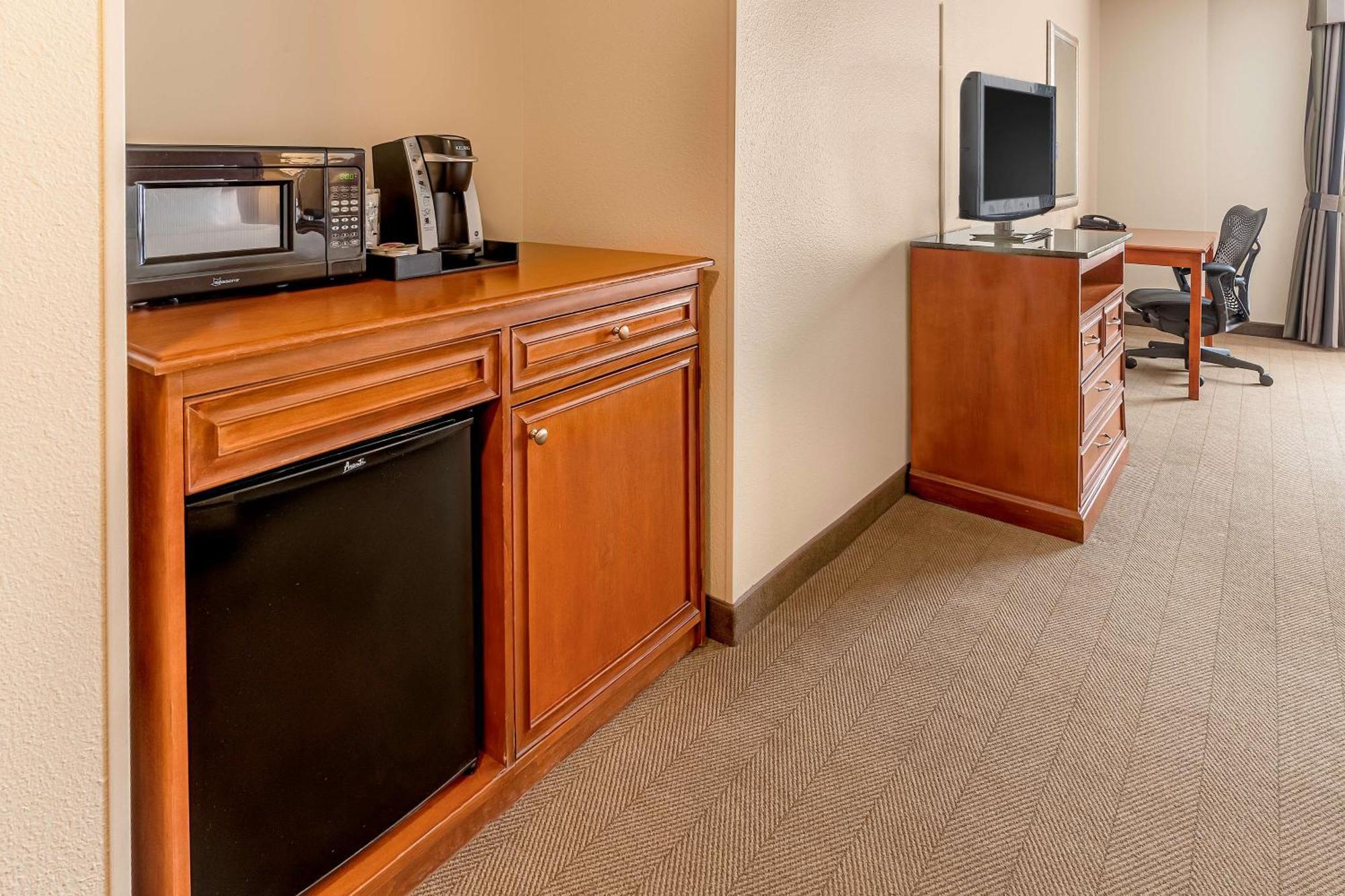 Hilton Garden Inn Houston/The Woodlands Exterior photo