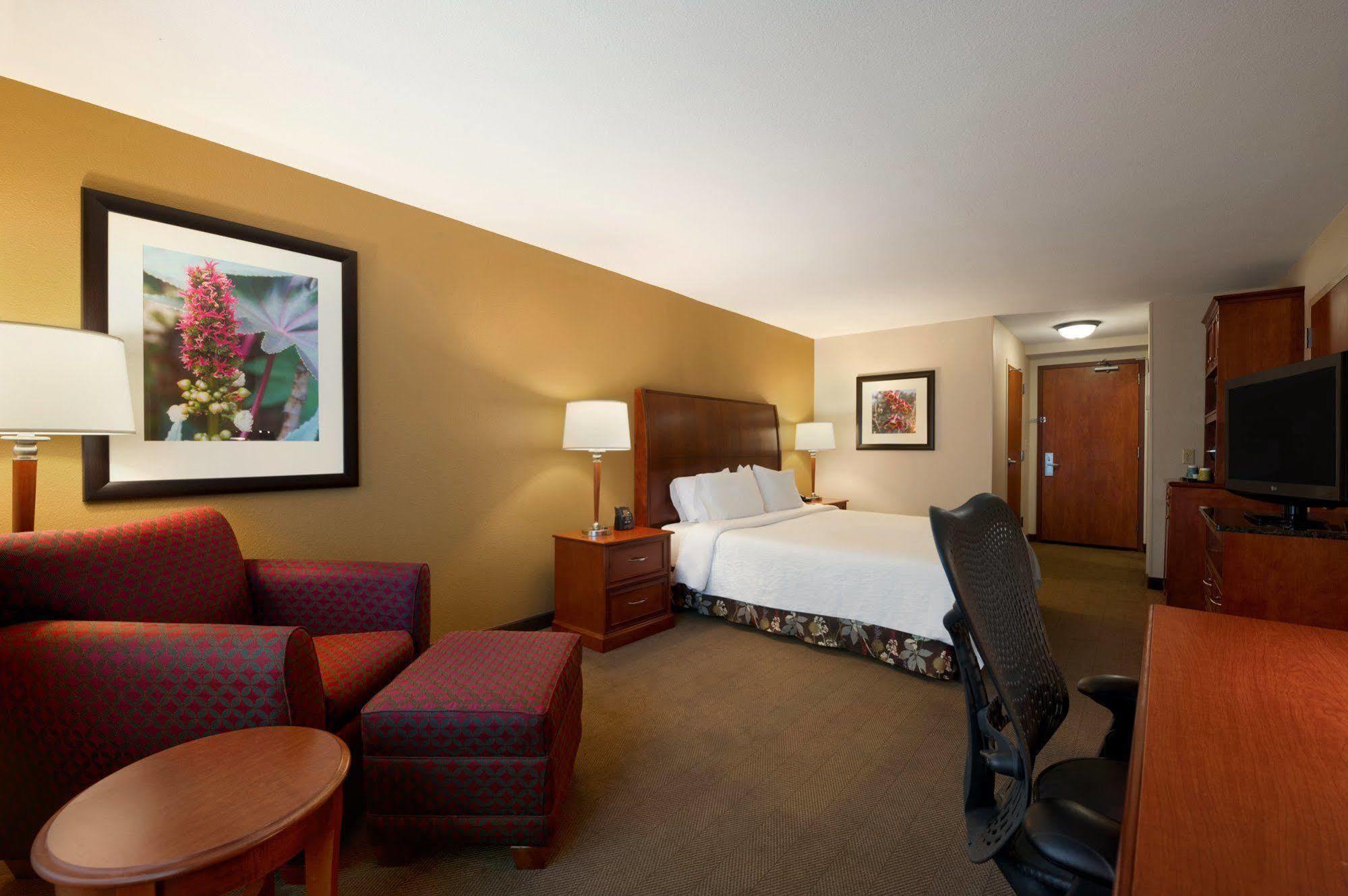 Hilton Garden Inn Houston/The Woodlands Exterior photo