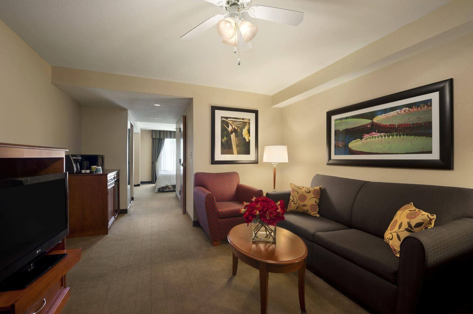 Hilton Garden Inn Houston/The Woodlands Exterior photo